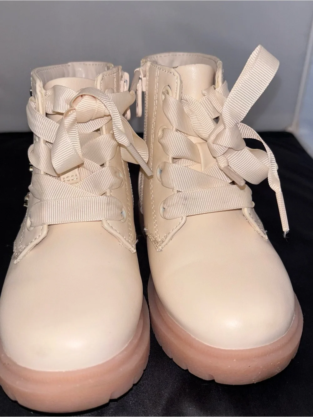 Cat &‎ Jack Toddler Girls Cream Combat Boots Glitter Sole Size 9T